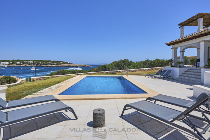 Forti 57- Seafront villa with pool