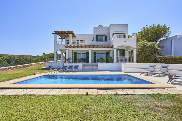 Forti 57- Seafront villa with pool