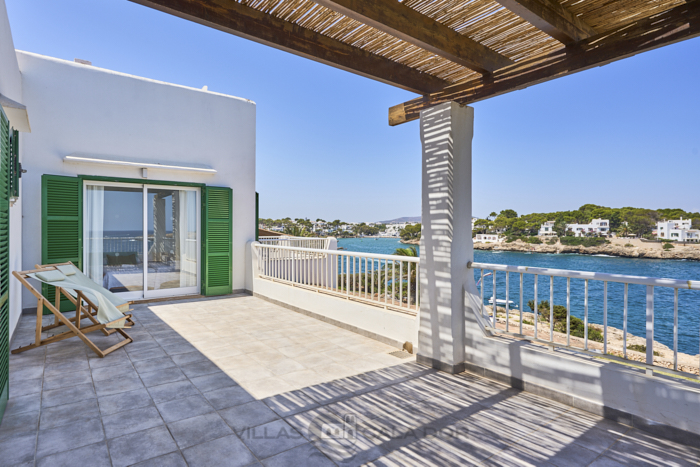 Forti 57- Seafront villa with pool