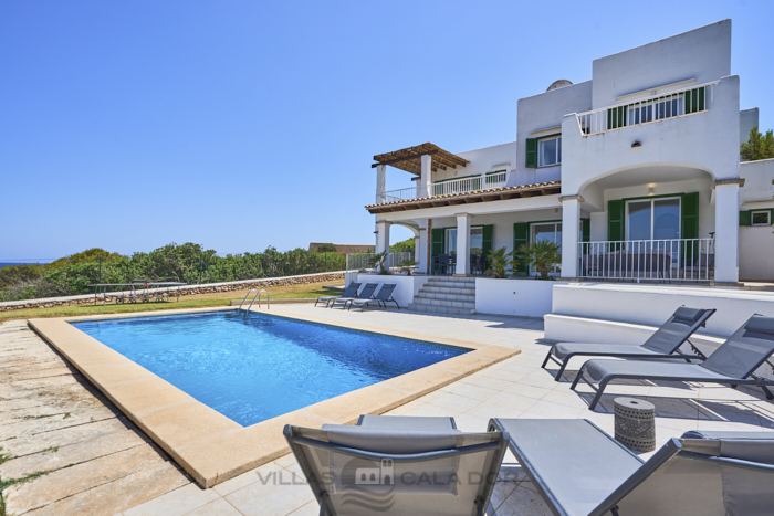 Forti 57- Seafront villa with pool